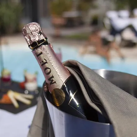 Restaurant & Plaisir Hotel