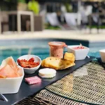 Restaurant & Plaisir Hotel