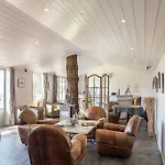 Отель Restaurant & Plaisir 4*