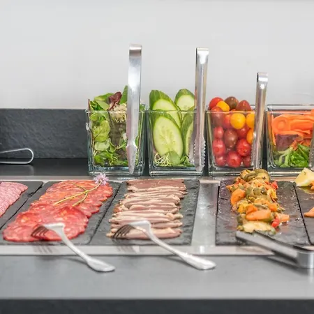 Restaurant & Plaisir Hotel 4*