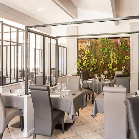 Restaurant & Plaisir Hotel 4*