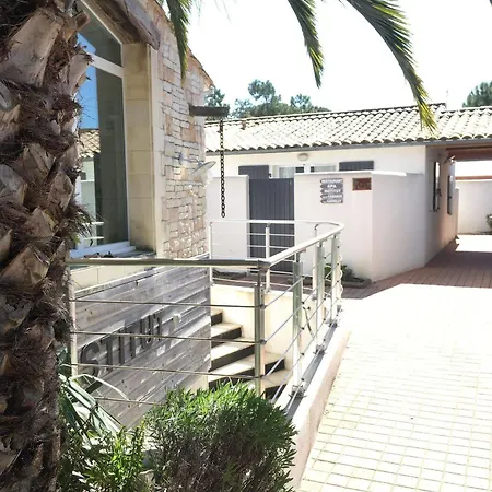 מלון Restaurant & Plaisir 4*